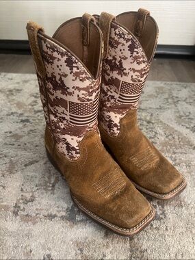 Ariat youth boots size 1